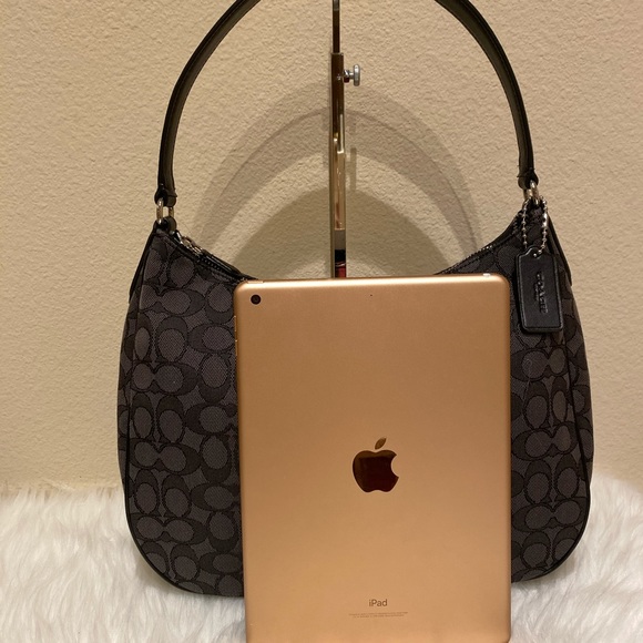 Coach - Picture 2 of 6